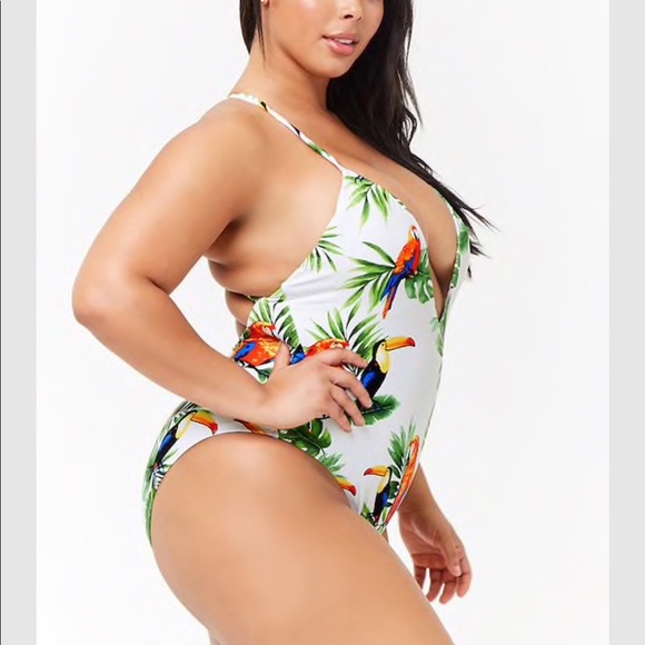 ⭐️HOST PICK⭐️ Plus-size one piece parrot print swimsuit - Picture 3 of 5